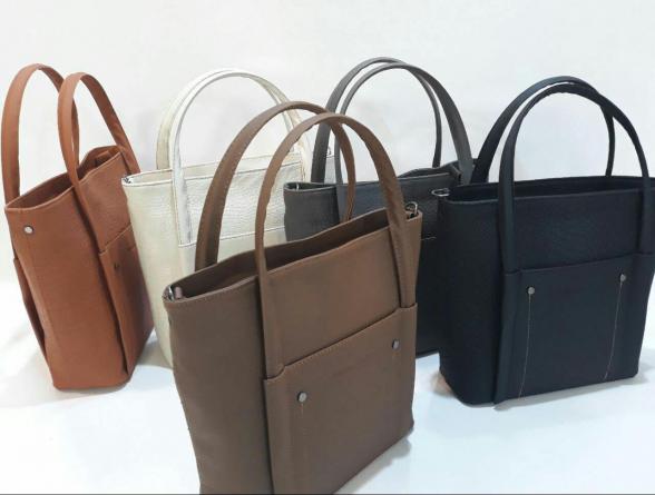 قیمت انواع مختلف کیف دسته دار چرم با رنگ بندی متنوع در بازار